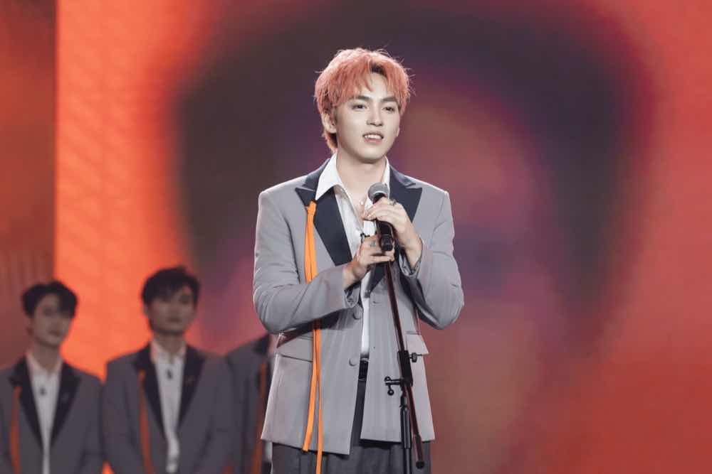 1a.16.Thanh vien nhom UPRIZE - Nghe si Long Hoang