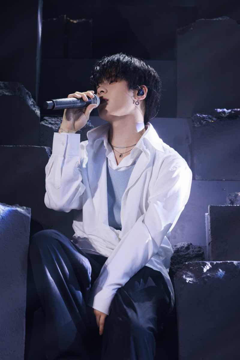 1a.195.Đuc Duy thang hang visual lan vocal trong tiet muc  Khoc cung em 