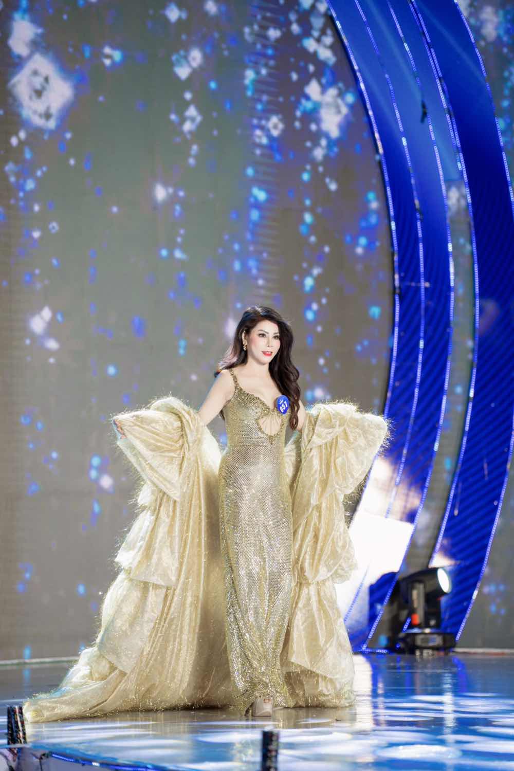 1a.25.nguyen-thi-thuy-hang-dang-quang-nguoi-dep-da-hoi-miss-ocean-world-business-2026-8