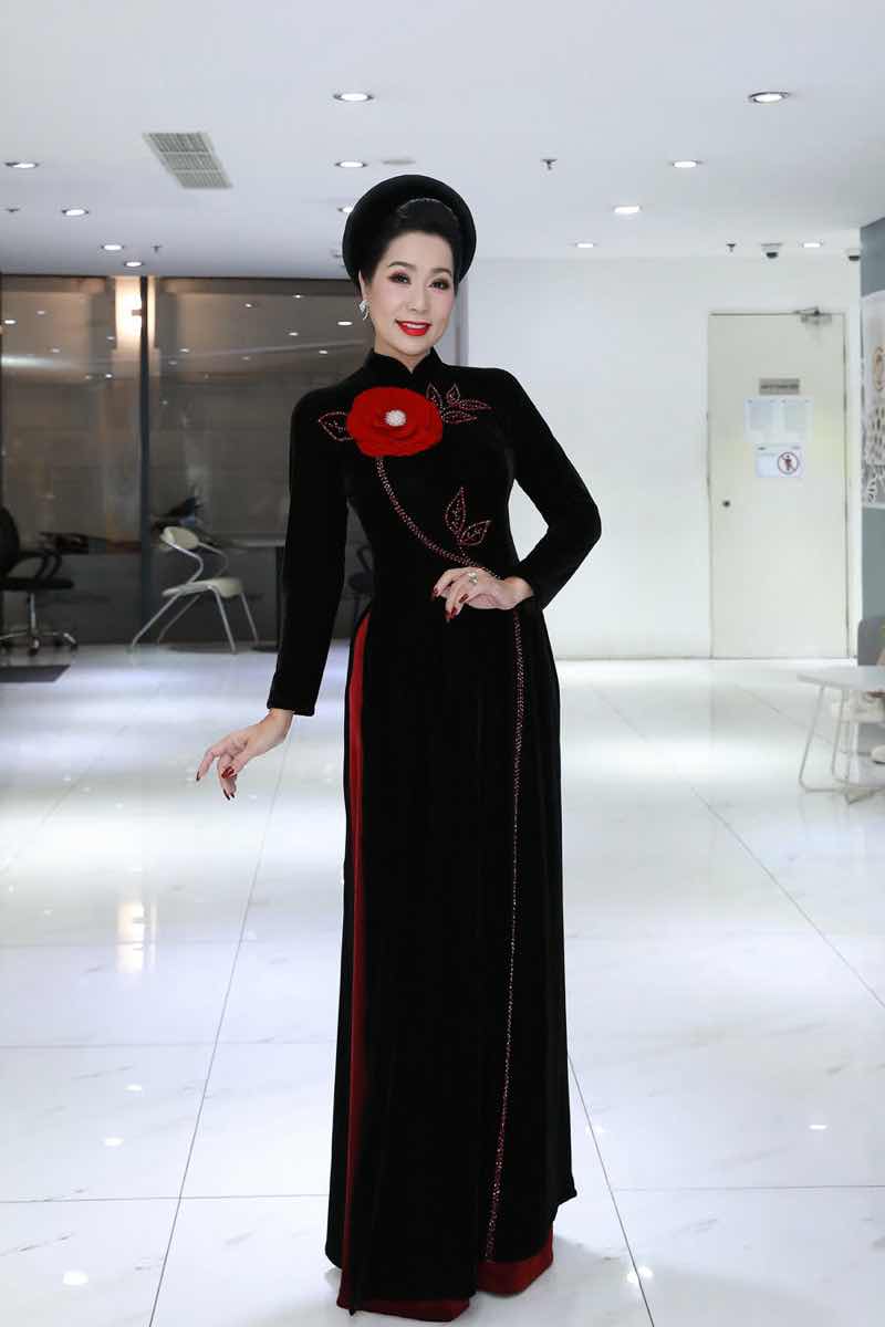 1a.28.trinh-kim-chi-lam-tong-dao-dien-chuong-trinh-thuong-lam-mien-trung-truyen-thong-spotlight-vietnam-1