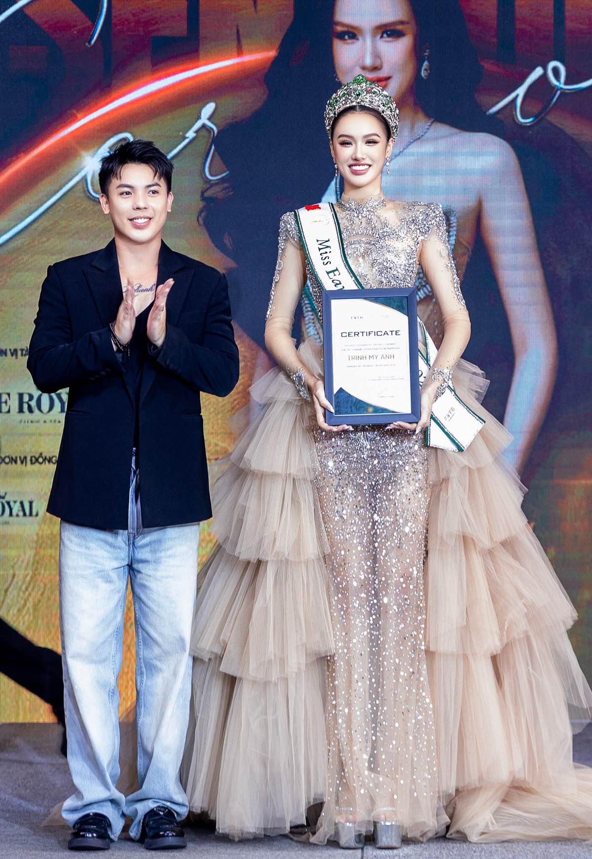 1a.316.trinh-my-anh-miss-earth-2025-truyen-thong-spotlight-vietnam00011