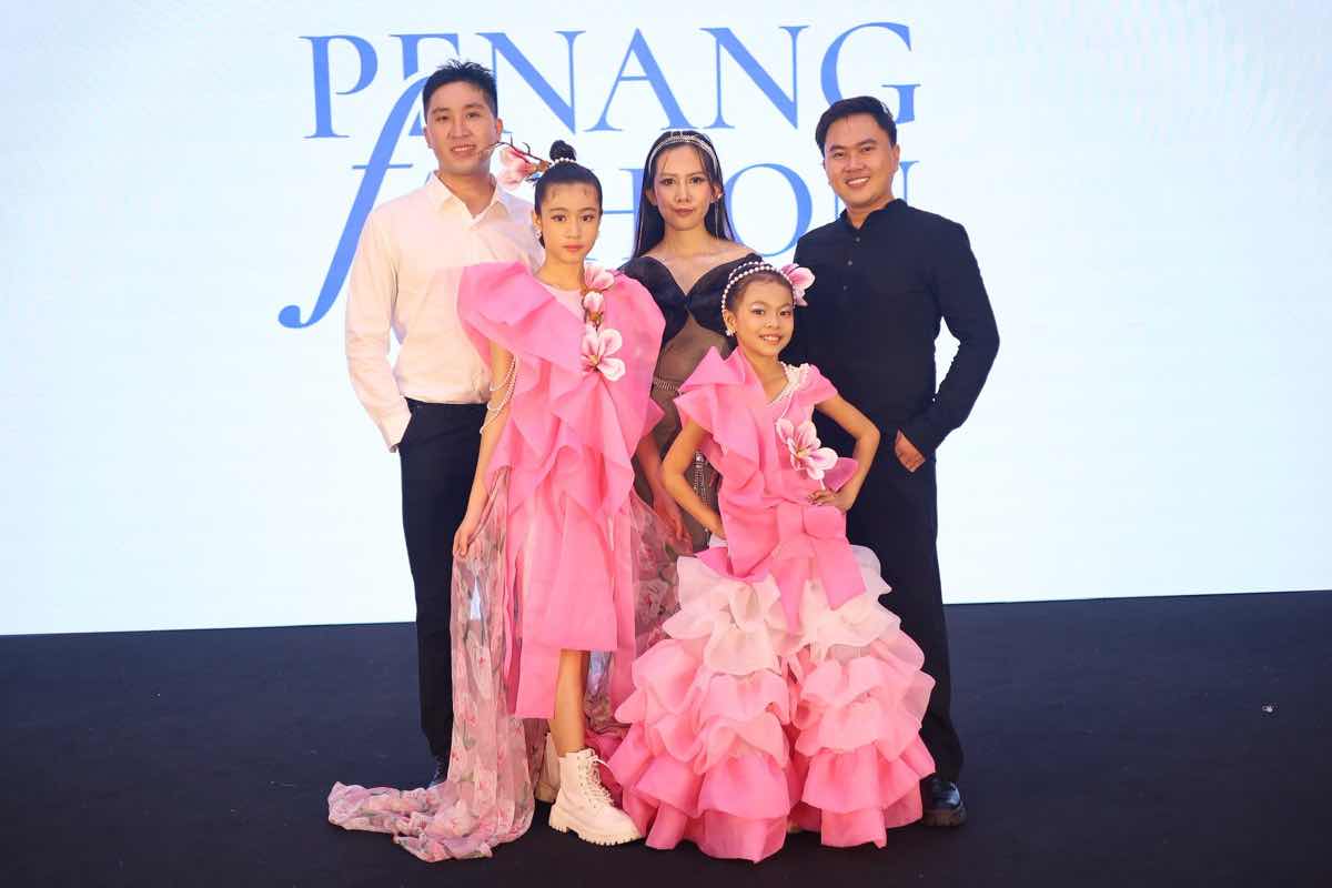 1a.368.dao-dien-ntk-givan-tran-penang-fashion-week-2025-truyen-thong-spotlight-vietnam00003