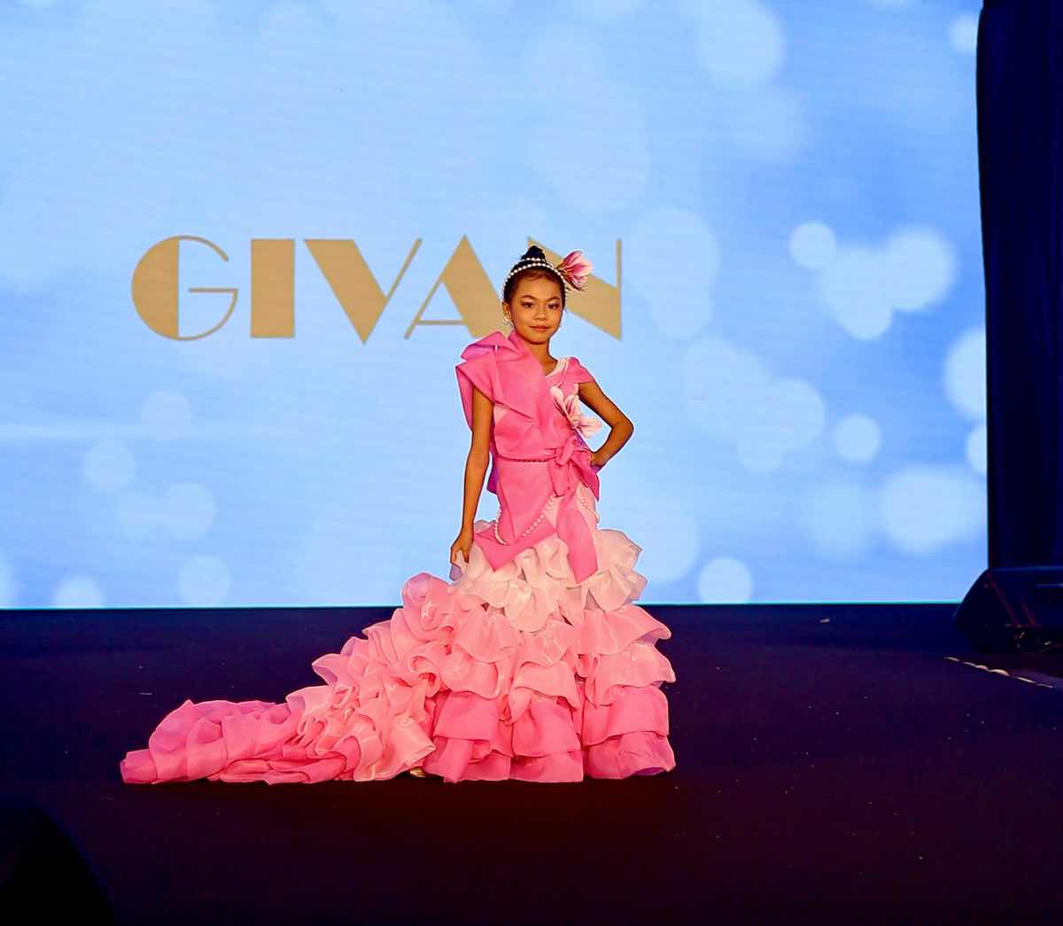 1a.368.dao-dien-ntk-givan-tran-penang-fashion-week-2025-truyen-thong-spotlight-vietnam00006