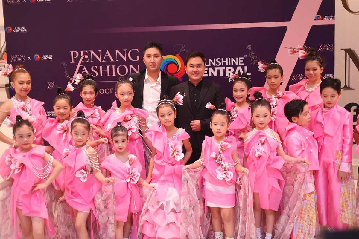 1a.368.dao-dien-ntk-givan-tran-penang-fashion-week-2025-truyen-thong-spotlight-vietnam00008