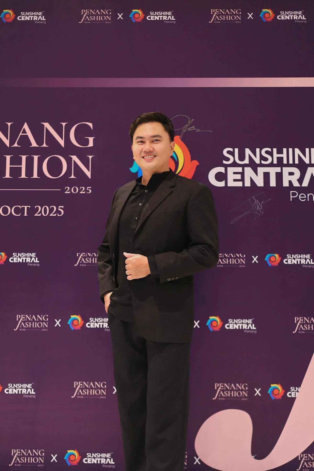 1a.368.dao-dien-ntk-givan-tran-penang-fashion-week-2025-truyen-thong-spotlight-vietnam00010