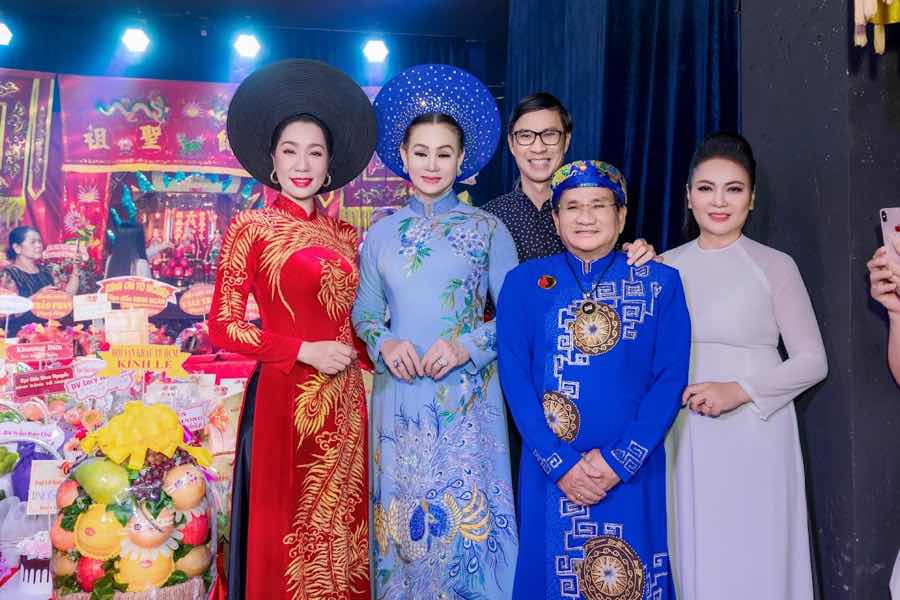 1a.407.NSND-trinh-kim-chi-ung-ho-nguoi-dan-bao-bualoi-truyen-thong-spotlight-vietnam00005