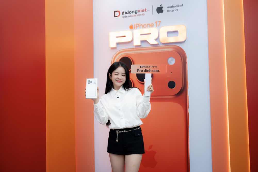 1a.450.Di Đong Viet - DJ Mie so huu iPhone Pro Max mau bac