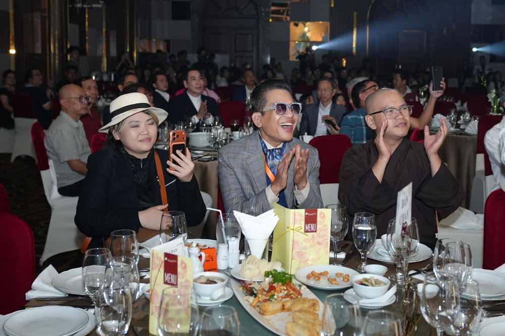 1a.49.phan-dinh-tung-dinh-show-truyen-thong-spotlight-vietnam-20