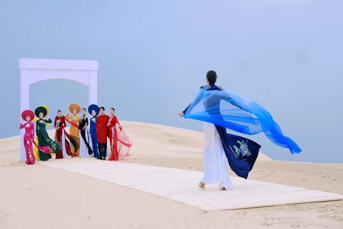 1a.531.ntk-ao-dai-dan-ha-truyen-thong-spotlight-vietnam-00003