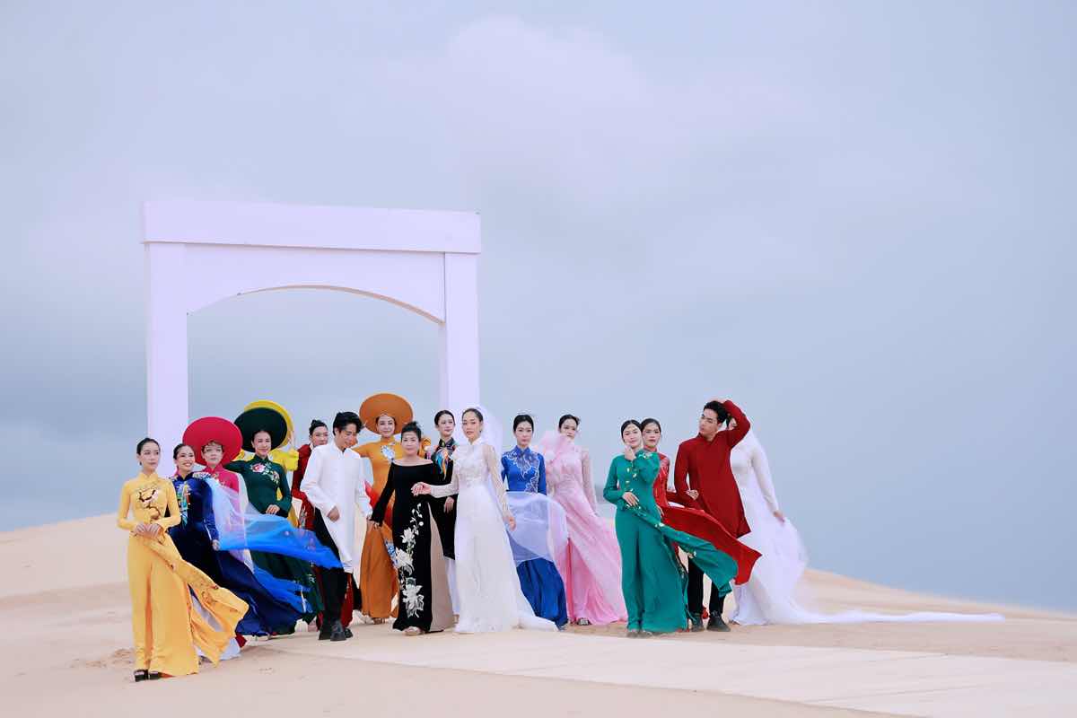 1a.531.ntk-ao-dai-dan-ha-truyen-thong-spotlight-vietnam-00007