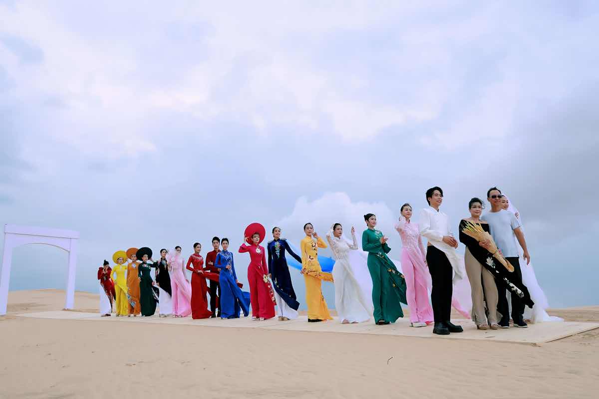 1a.531.ntk-ao-dai-dan-ha-truyen-thong-spotlight-vietnam-00012