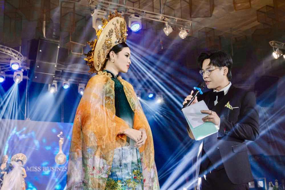 1a.58.MC-Tang-Vinh-Quang-truyen-thong-spotlight-vietnam-1