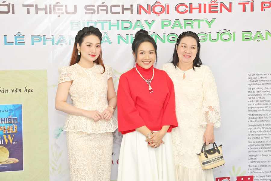 1a.68.CEO-le-pham-ra-mat-sach-Noi-chien-ty-phu-2025-truyen-thong-spotlight-vietnam-10