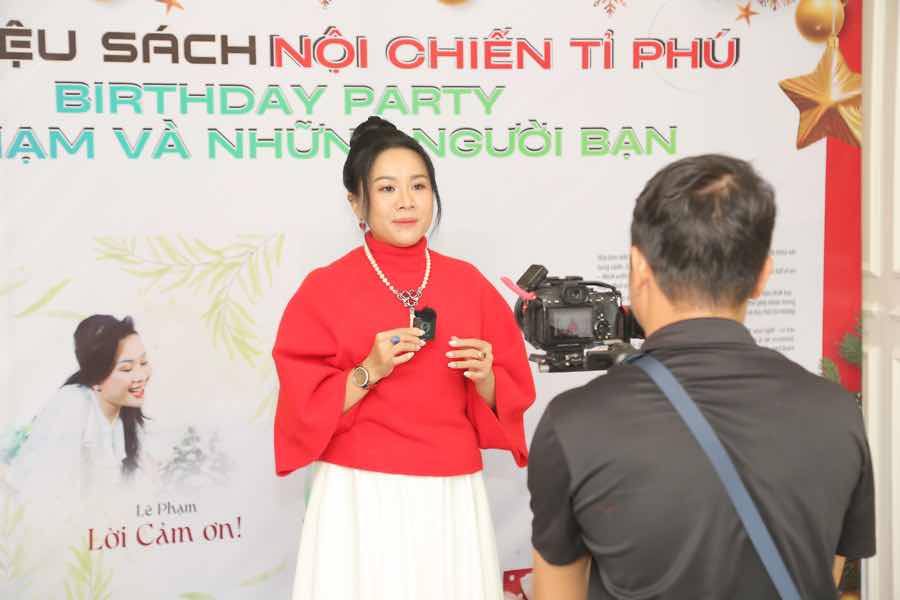 1a.68.CEO-le-pham-ra-mat-sach-Noi-chien-ty-phu-2025-truyen-thong-spotlight-vietnam-5