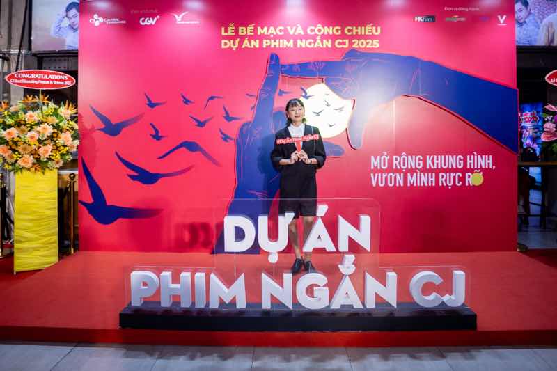 1a.77.Dien vien Ho Thu Anh