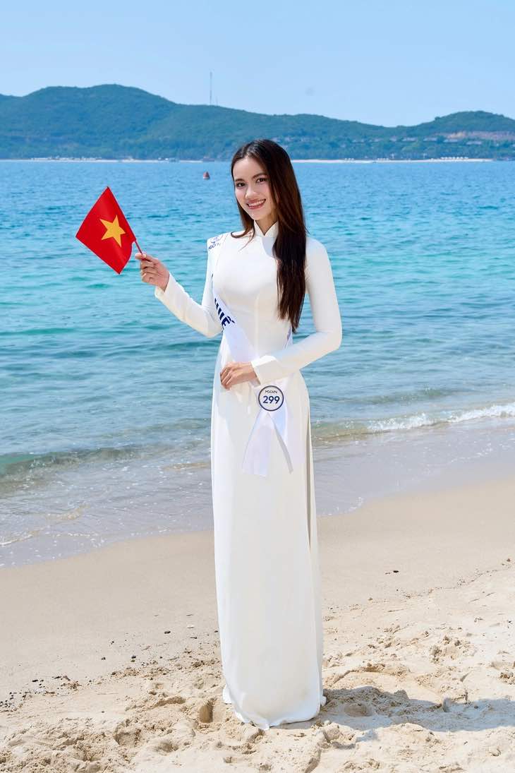 1a.854.a-hau-minh-nhan-spotlight-vietnam3.jpg