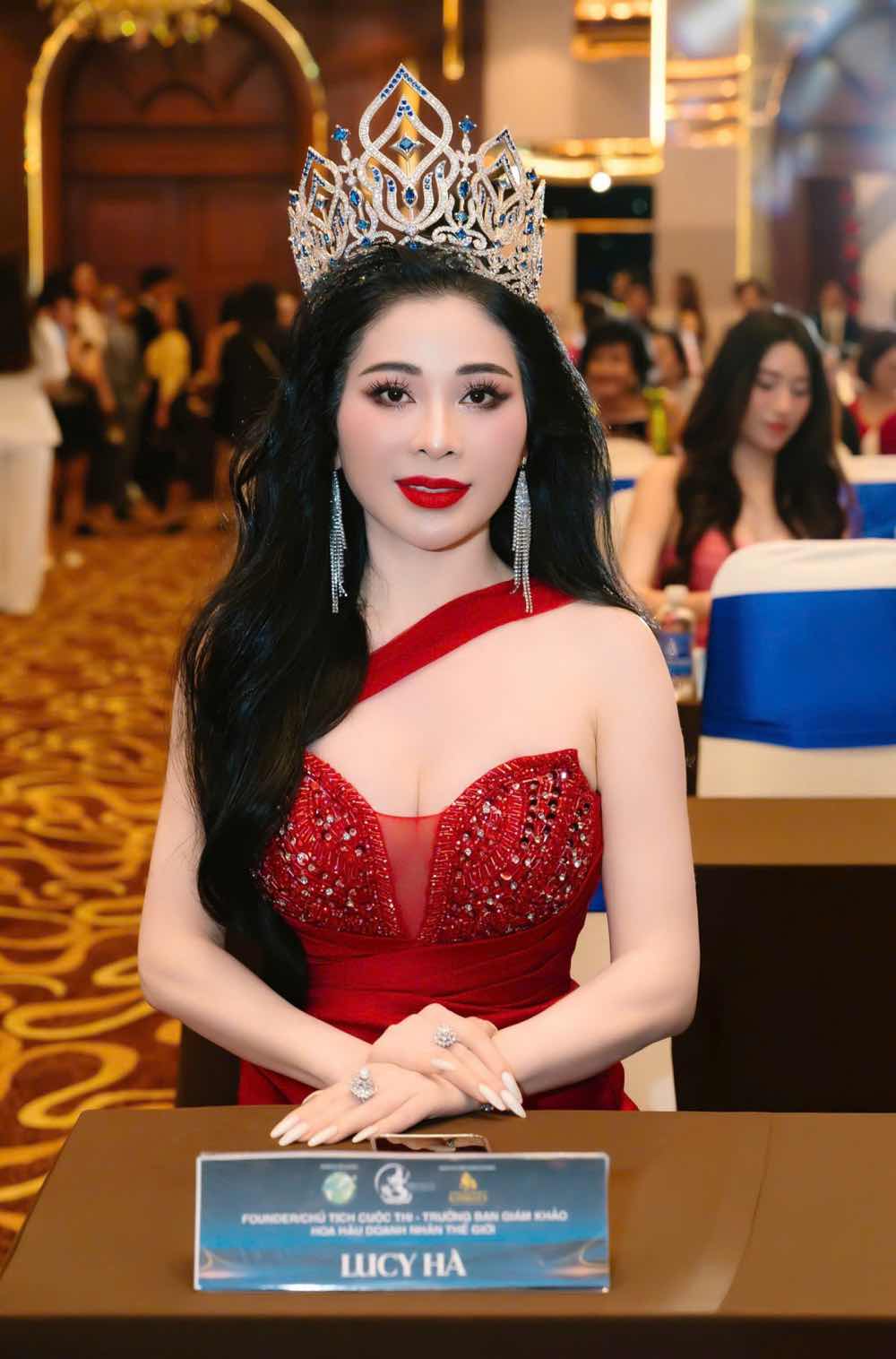 1a.97.hoa-hau-lucy-ha-miss-ocean-world-business-2026-hoa-hau-dai-duong-doanh-nhan-the-gioi-truyen-thong-spotlight-vietnam-5