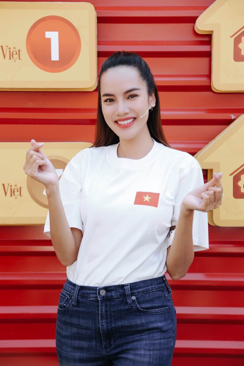 2A.06.le-hoang-phuong-mai-am-gia-dinh-viet-2025-spotlight-vietnam-2