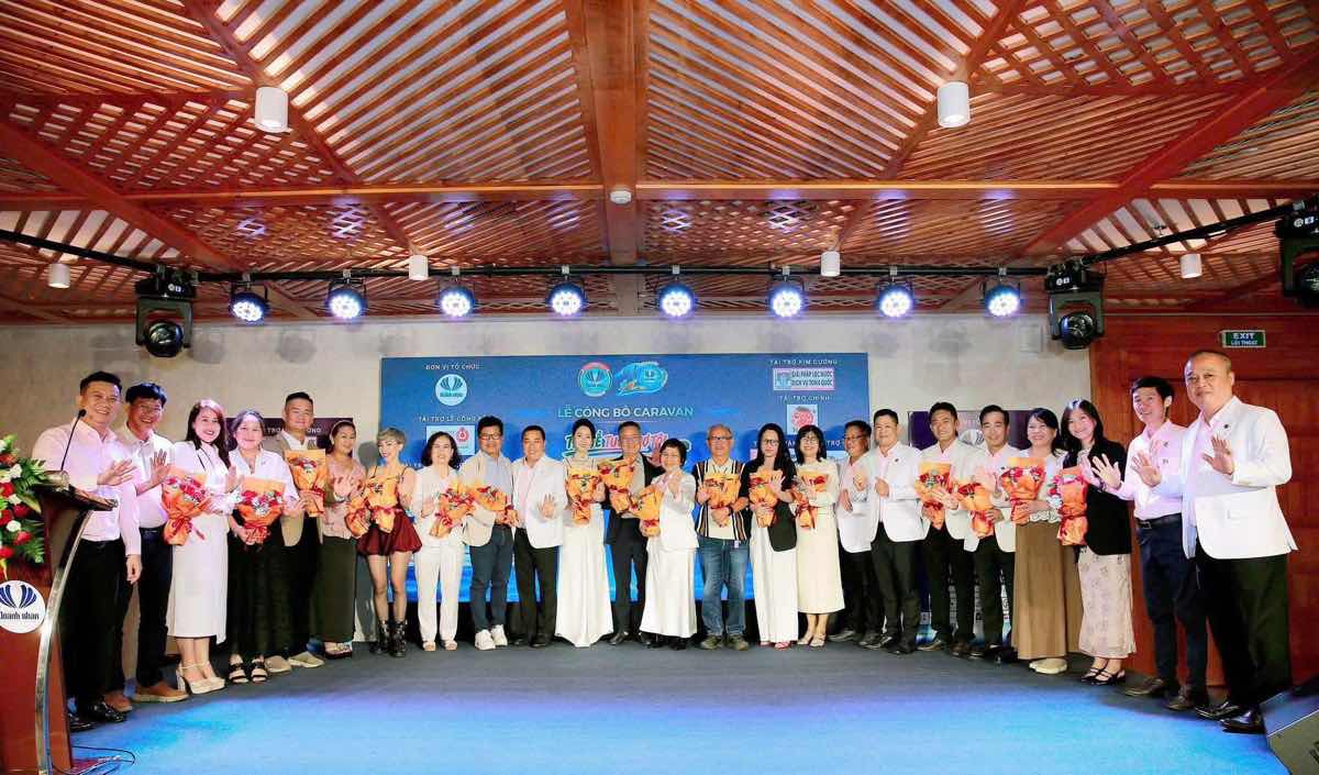 1z.180.duoc-si-phan-thi-bach-mai-truyen-thong-spotlight-vietnam 5
