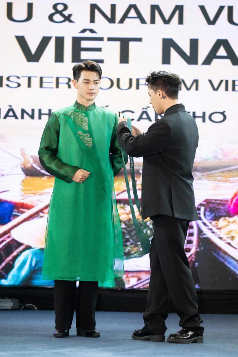 1z.355.hoa-hau-nam-vuong-du-lich-viet-nam-2026-truyen-thong-spotlight-vietnam-23