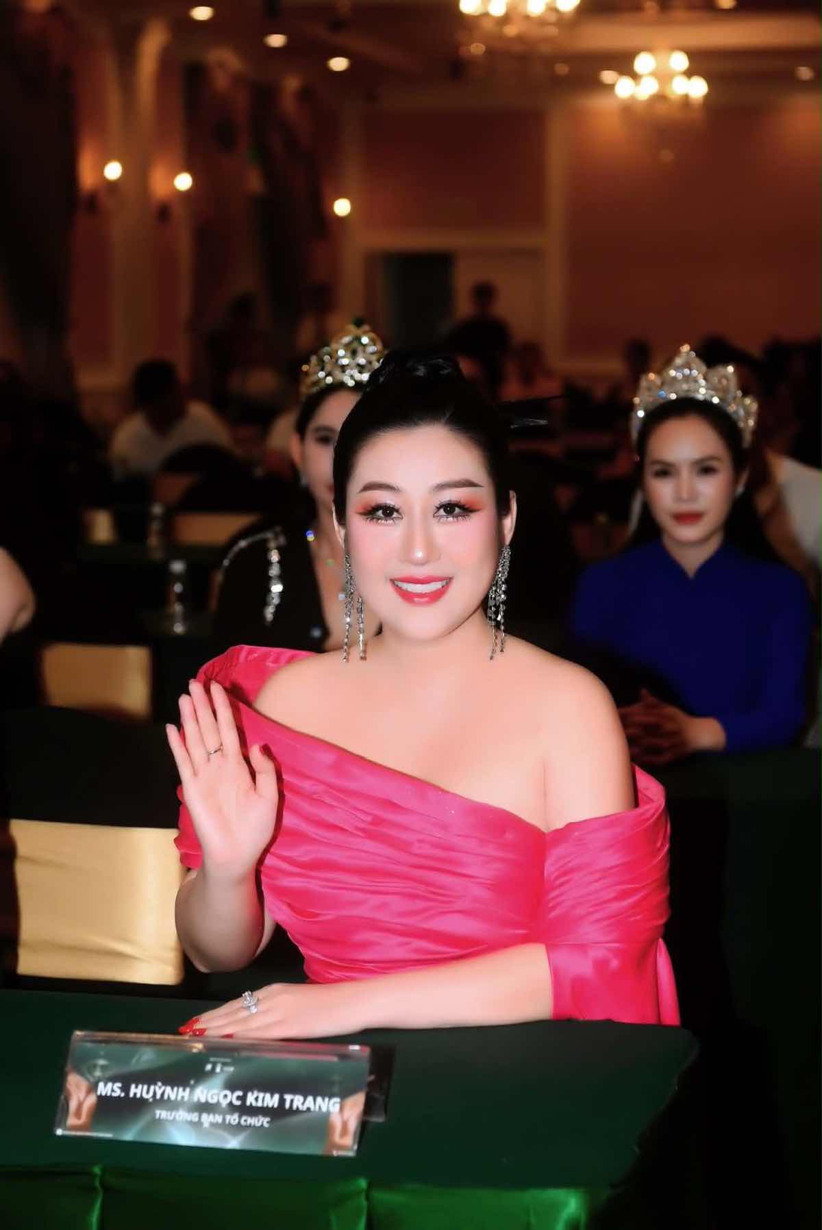 1z.360.huynh-ngoc-kim-trang-hoa-hau-quoc-dan-viet-nam-2026-truyen-thong-spotlight-vietnam-6