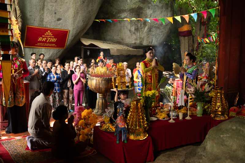 1z.376.tran-ngoc-vang-heo-nam-mong-14