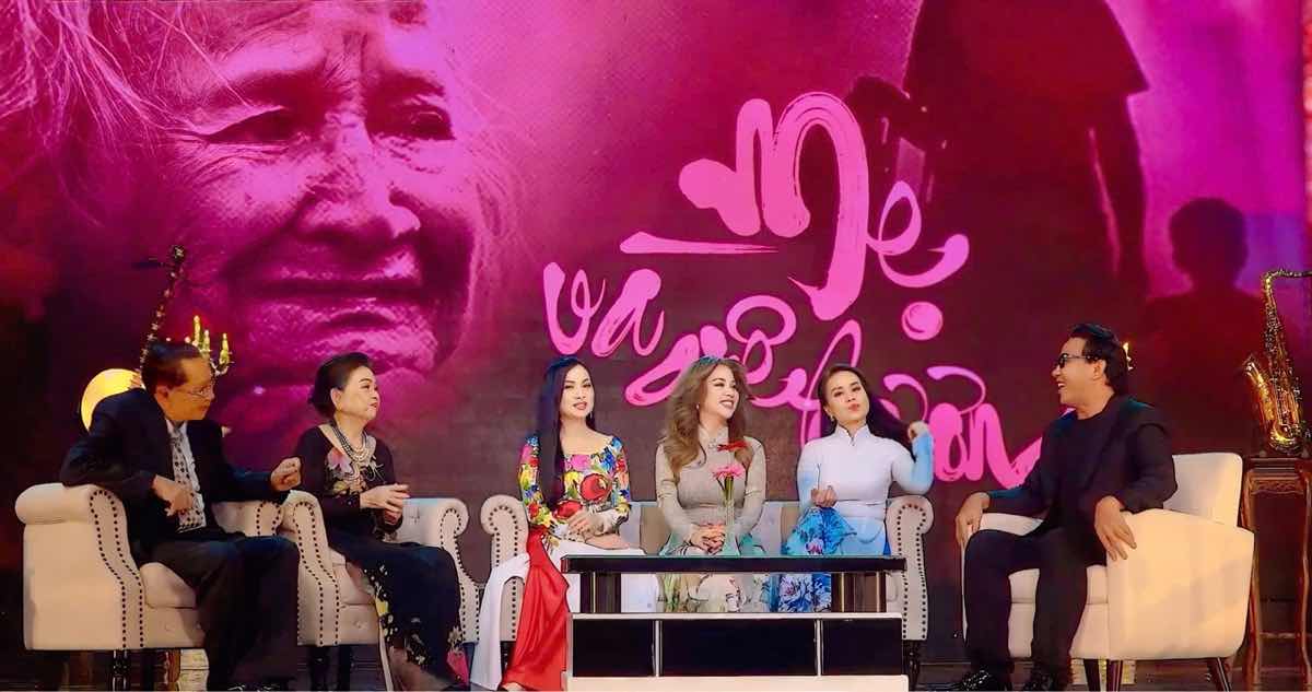 1z.480.Ca si Cam Ly - Ha Phuong va Minh Tuyet cung nhau ke lai nhung ki niem va cau chuyen tinh đay lang man cua bo me ruot