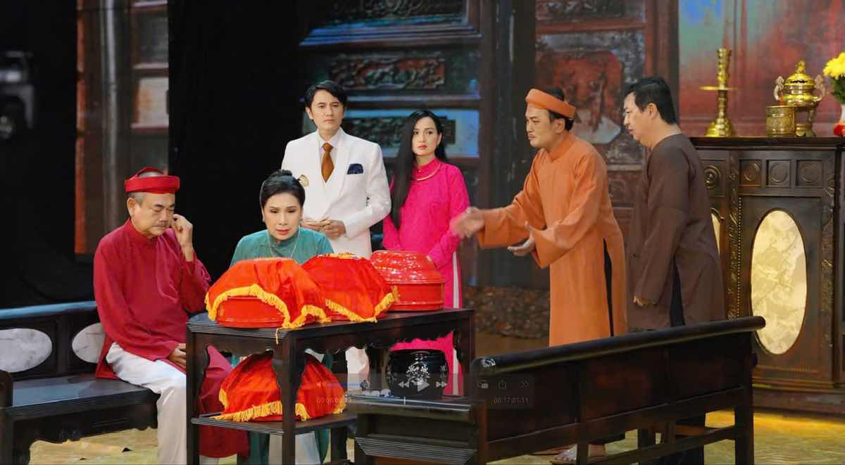 1z.480.Me va que huong voi su gop mat cua dan nghe si gao coi va ten tuoi cua showbiz Viet