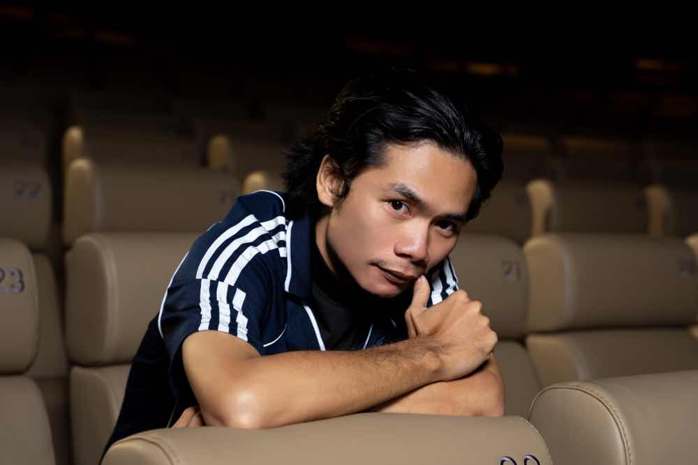 1z.513.heo-nam-mong-cong-chieu-dan-cast-khoe-ve-dep-nam-than-tren-tham-do-truyen-thong-spotlight-vietnam-4