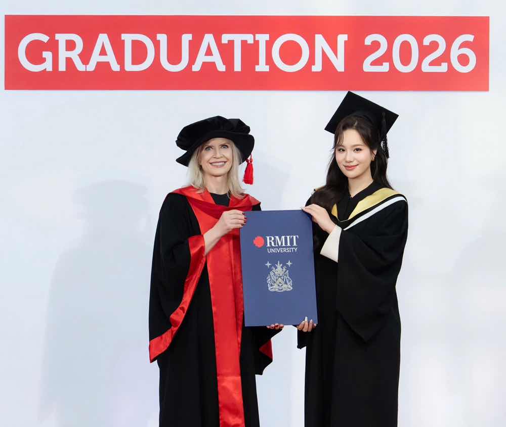 1z.514.con-gai-nsnd-trinh-kim-chi-vo-trinh-khanh-ngan-tot-nghiep-dai-hoc-rmit-truyen-thong-spotlight-vietnam-4