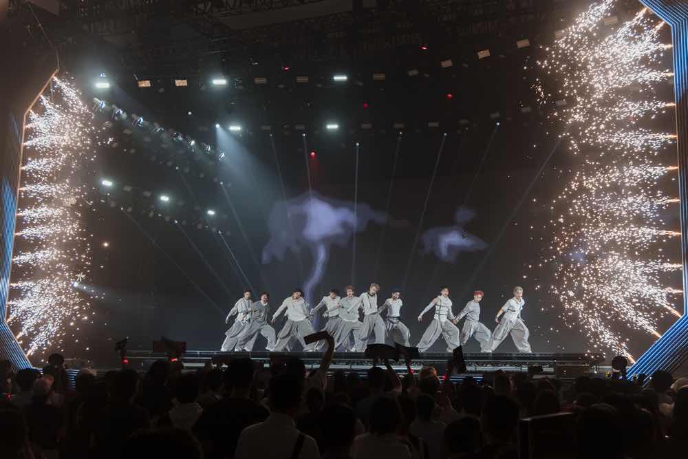 1z.517.San khau hoanh trang đuoc đau tu chuan quoc te cua Tan Binh Toan Nang