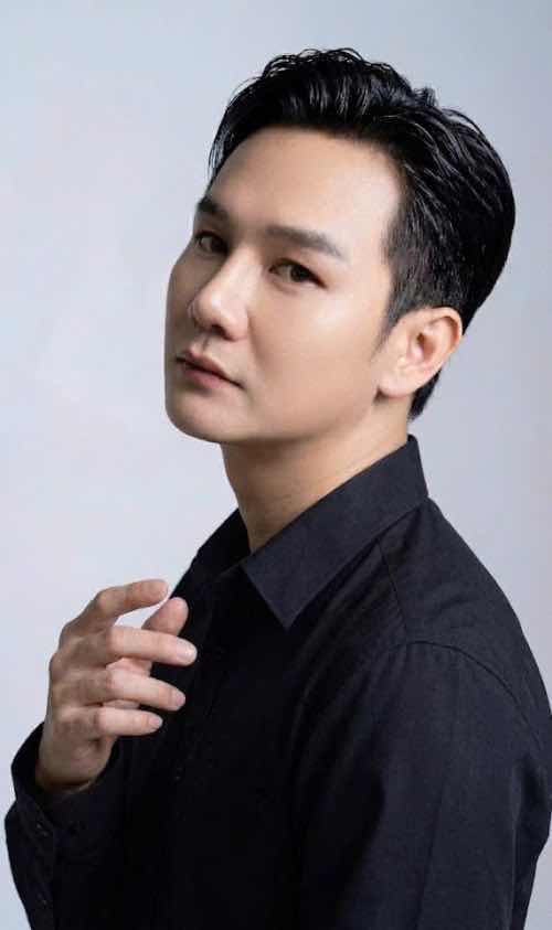 1z.609.nghe-si-quoc-dong-cai-luong-truyen-thong-spotlight-vietnam-4