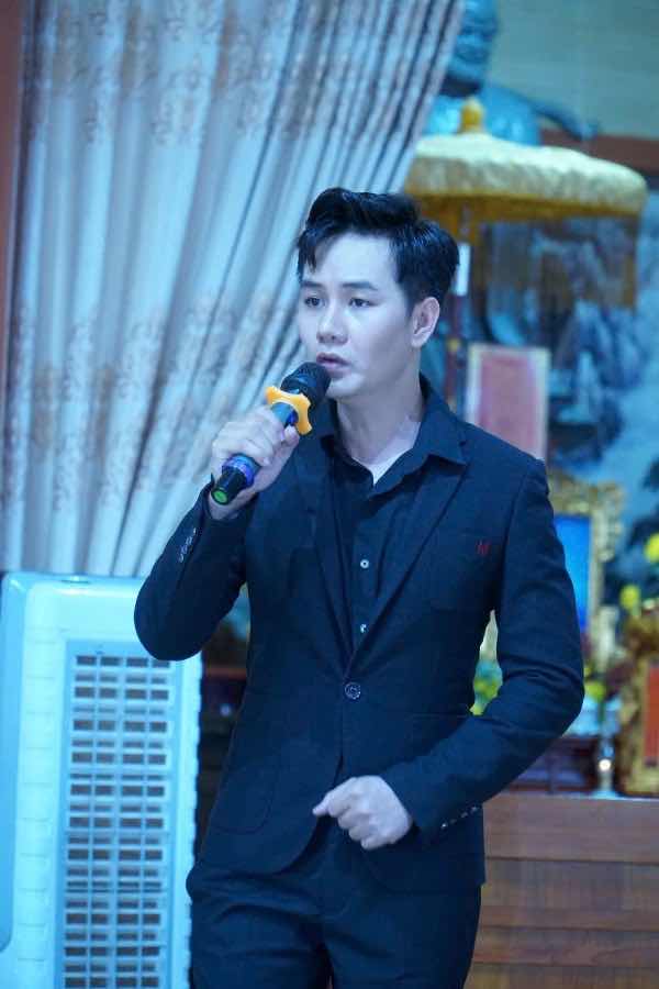 1z.609.nghe-si-quoc-dong-cai-luong-truyen-thong-spotlight-vietnam-9