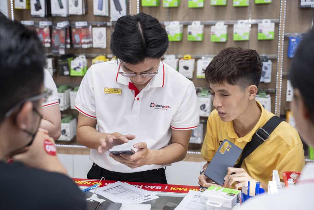 1z.907.di-dong-viet-samsung-galaxy-s26-series-mo-ban-truyen-thong-spotlight-vietnam-3