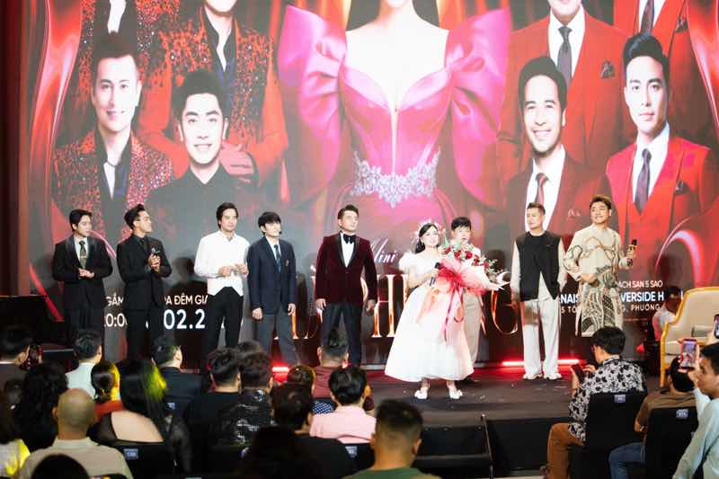 1z.947.ca-si-ha-phuong-liveshow-89