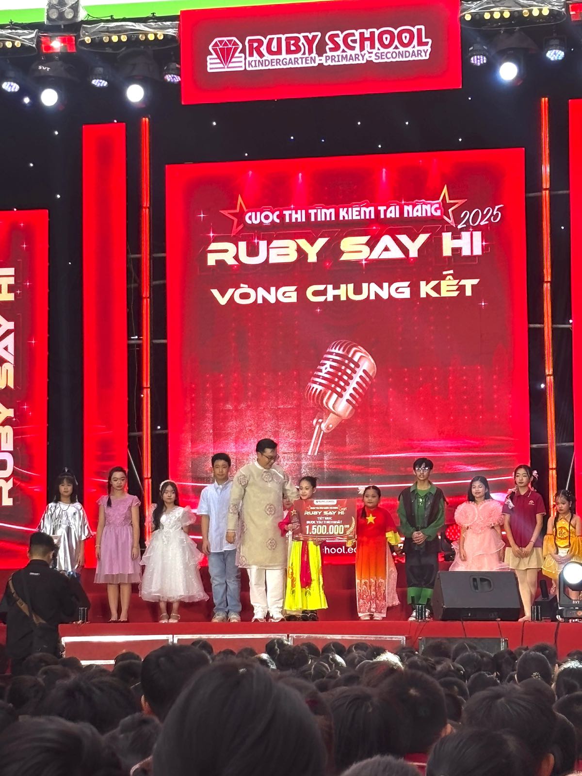 1z.970.giai-tiet-muc-duoc-yeu-thich-nhat-nguyen-pham-tu-anh-ruby-say-hi-2025-