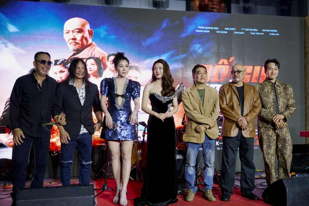 1z.993.bo-gia-tro-lai-truyen-thong-spotlight-vietnam3