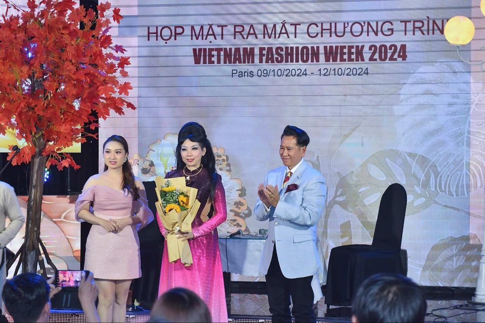 300.VIETNAM-FASHION-WEEK-PARIS-20245