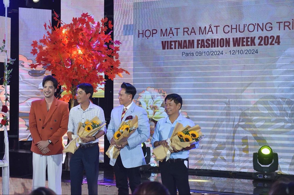 300.VIETNAM-FASHION-WEEK-PARIS-20246