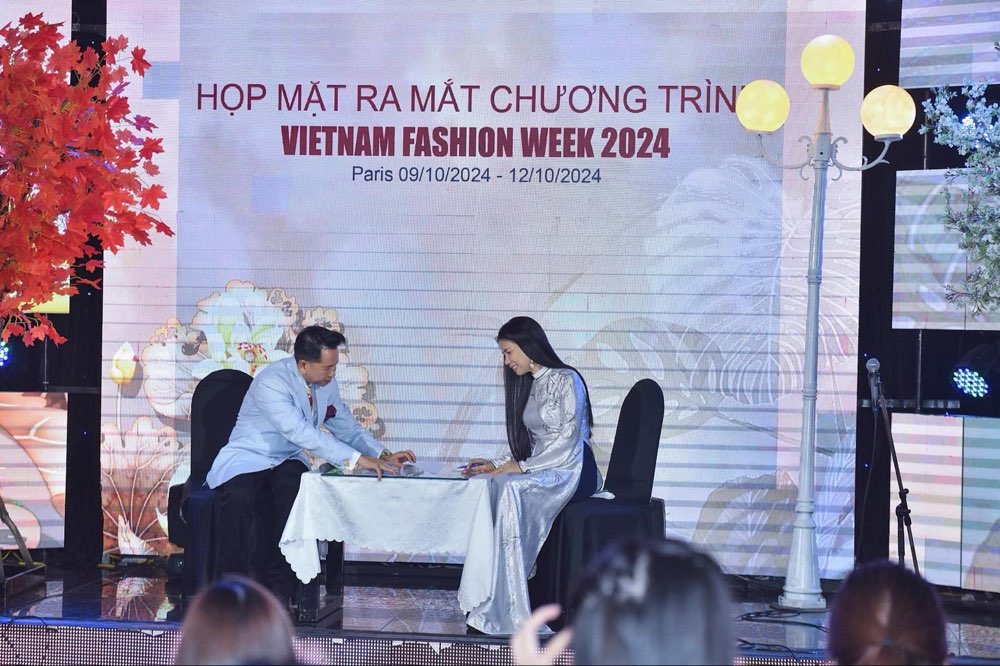 300.ntk-VIETNAM-FASHION-WEEK-PARIS-20242