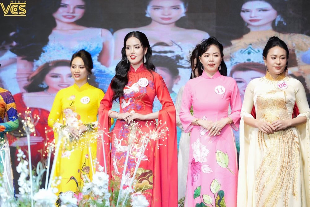 539.miss-di-san-ao-dai-phu-nu-viet-nam-qua-anh-202414