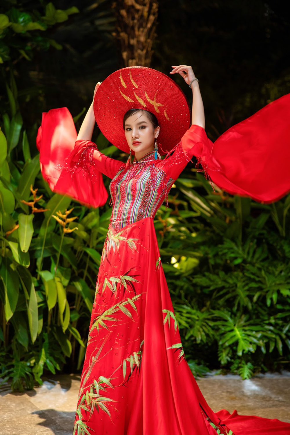 539.miss-di-san-ao-dai-phu-nu-viet-nam-qua-anh-20243