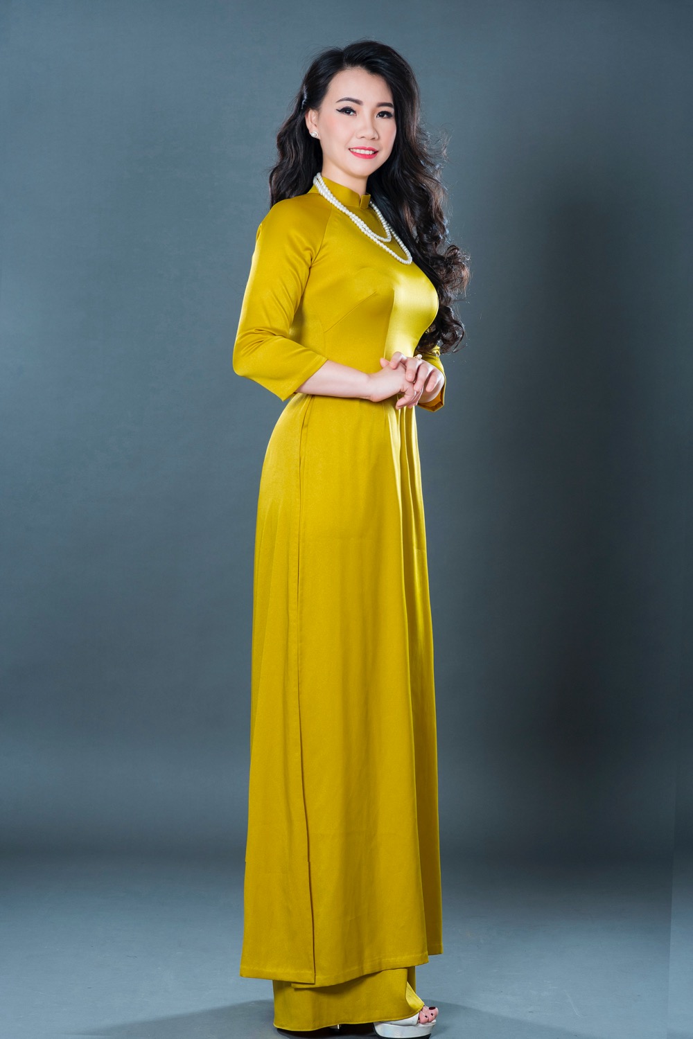 540.Nguyen-Thi-Doan-Mrs-di-san-ao-dai-phu-nu-Vietn-nam-qua-anh-20247