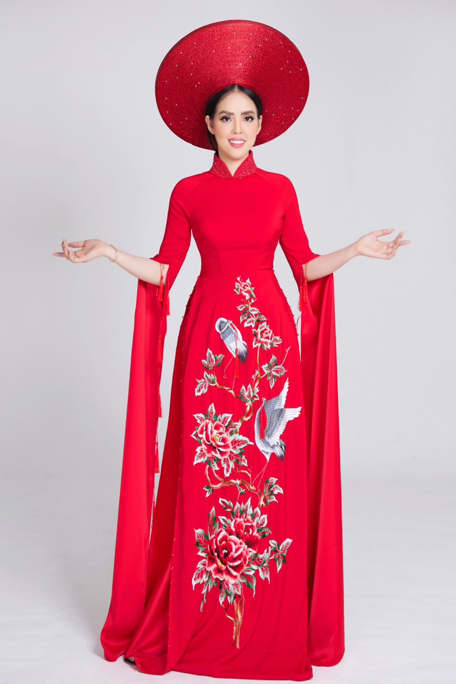 543.nguyen-thi-thanh-loan-hoa-hau-1-di-san-ao-dai-phu-nu-viet-nam-qua-anh-2024-2