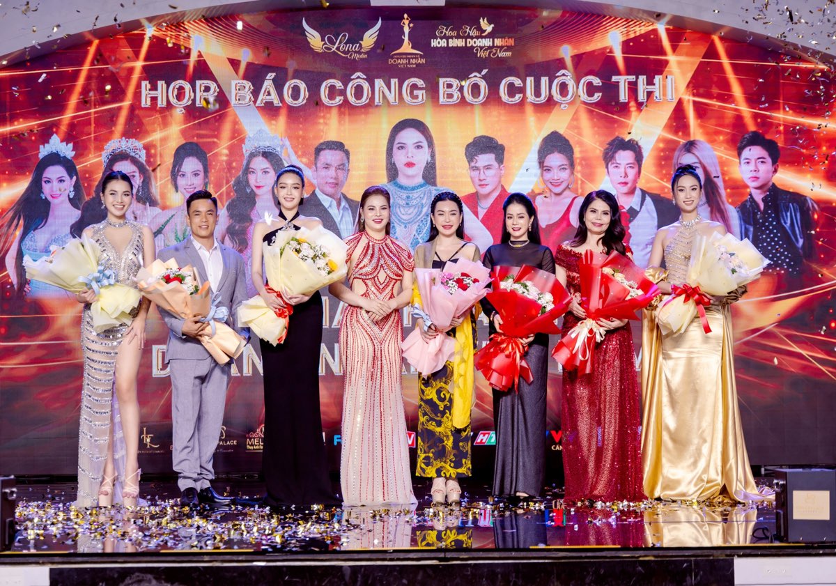 583.Hoa-hau-hoa-binh-doanh-nhan-viet-nam-20241