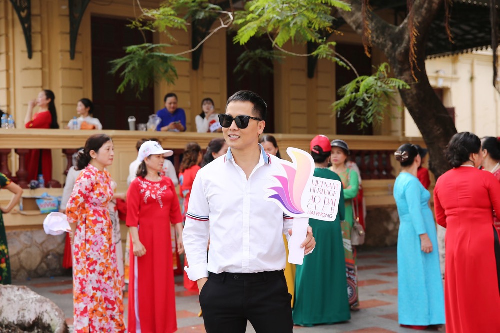 HLV-Quoc-te-Dang-Tien-Thuan-va-CLB-Di-san-ao-dai7