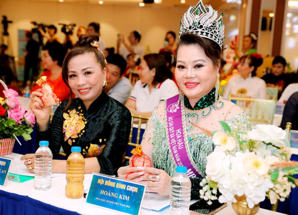 530.CT-hoa-hau-ao-dai-quy-ba-toan-cau-2024-hoang-kim0