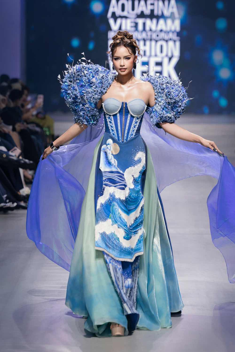 1z.180.truyen-thong-spotlight-vietnam-thuy-anh-dang-trong-minh-chau- 35