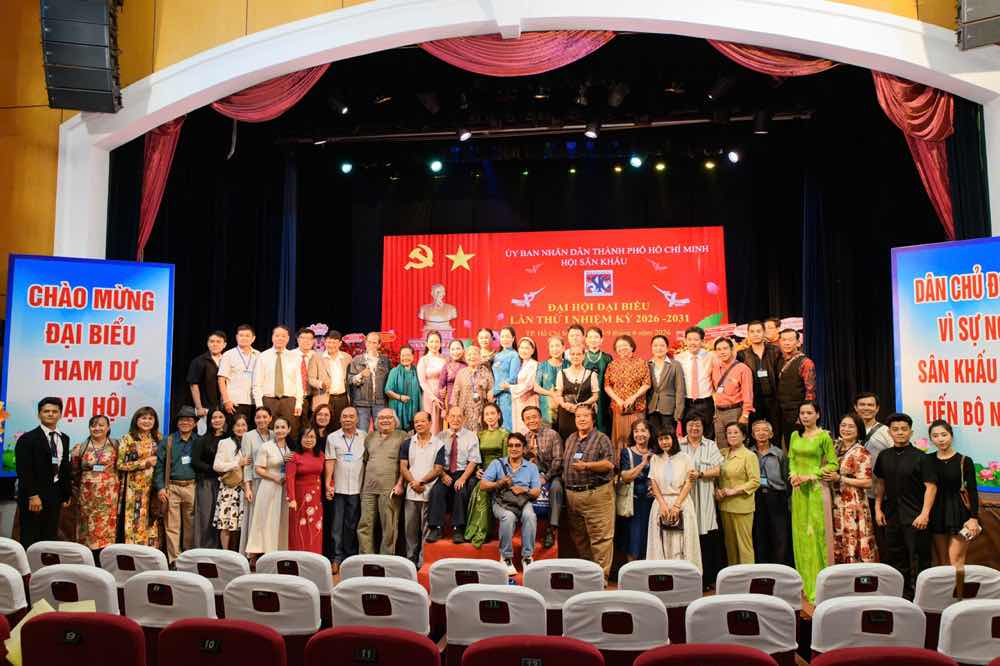 1z.230.NSND-trinh-kim-chi-dac-cu-chu-tich-hoi-san-khau-tphcm-truyen-thong-spotlight-vietnam-14