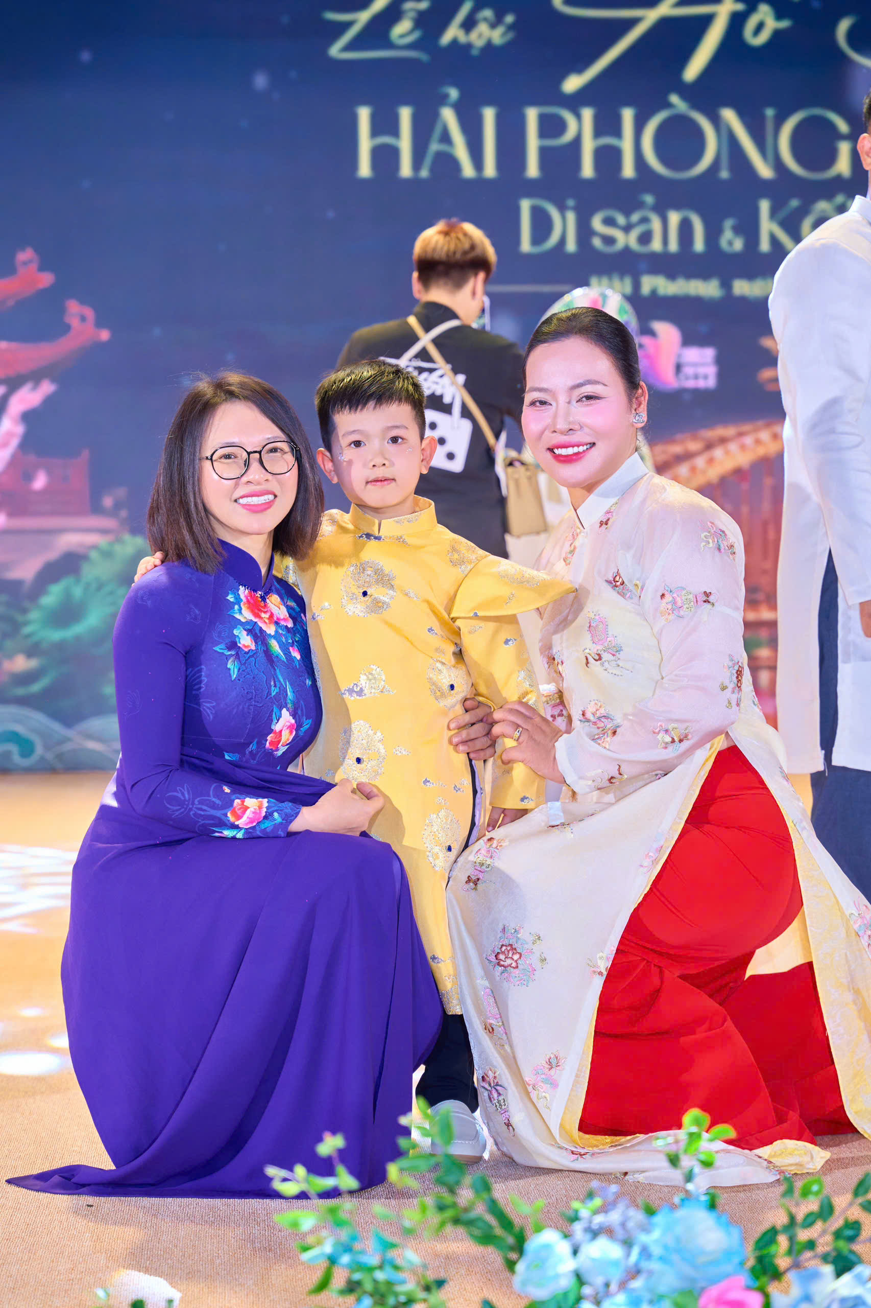 1z.239.su-gia-ao-dai-nhi-le-hoi-ao-dai-hai-phong-2026-4